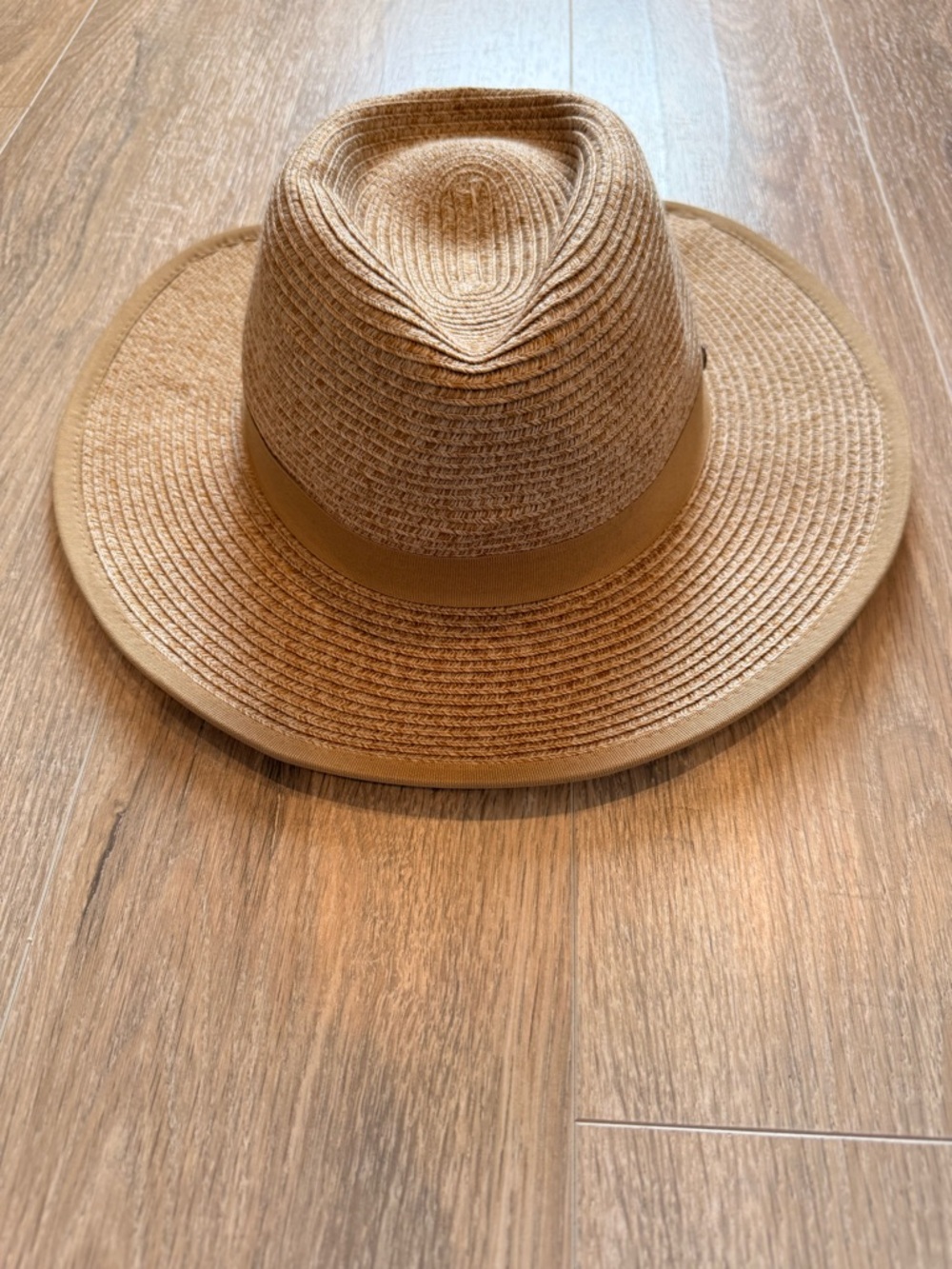 Wallaroo Women’s Straw Fedora Hat Packable Size Adjustable in Tan